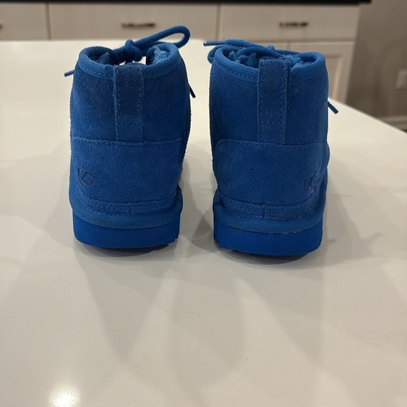 UGG Kids Lace up Boots, NWOT. Gorgeous Color. - Picture 2 of 8